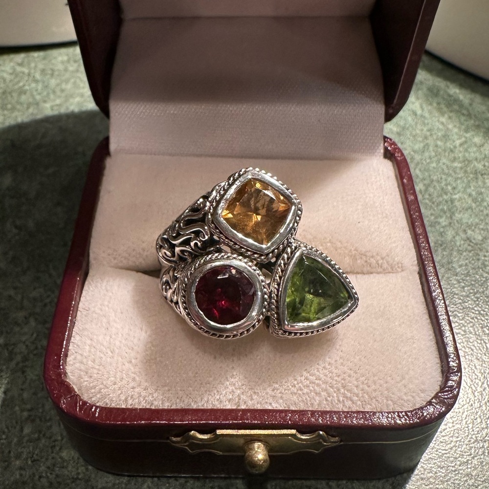 Beautiful real stones in a cocktail ring 925 CZ